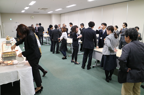 懇親会の様子
