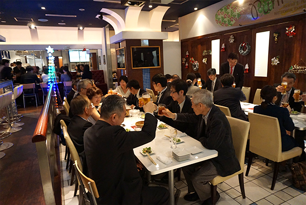 懇親会の様子